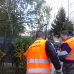 Aktivační pracovníci Starého Mesta sa včera 21.4.2016 pustili do upratovania na Kpt. Nálepku. Priestranstvo pri parkovisku vyčistili od odpadkov i konárov.  