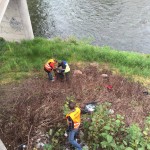 Aktivační brigádovali na Hornáde. Dnes sme sa na základe výzvy Slovenského Vodohospodárskeho podniku zapojili do brigády pri Hornáde. Aktivační pracovníci zbierali odpadky na stanovenom úseku. Do tohto projektu sme sa s radosťou zapojili a teší nás i to, že aj naša mestská časť svojim kúskom prispela k skrášleniu okolia Hornádu.