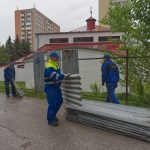 Starosta v utorok s radosťou vítal pracovníkov Bytového podniku mesta Košice, ktorí po neuveriteľných 20 rokoch začali s demontážou ohyzdného plechového plotu okolo Pravoslávneho chrámu v lokalite ulice Československej armády. Verejná zeleň sa tak vracia do užívania obyvateľom Kuzmányho sídliska, práce na demontovaní 300 metrov plechového plotu by mali byť ukončené do piatku 8. júla […]