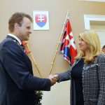 Starosta Igor Petrovčik privítal slovenskú prezidentku v najkrajšej mestskej časti krásnou kyticou a spoločne si prezreli Staromestské centrum SOS Ukrajina 2022. Zuzana Čaputová sa zaujímala, ako funguje pomoc, so slzami v očiach počúvala príbehy utečencov, matiek s deťmi i chlapcov – stredoškolákov, ktorí opustili vojnovú Ukrajinu a prechodný domov našli v Košiciach. “ Som nesmierne […]