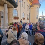   Potulky po zákutiach miestneho úradu MČ Košice -Staré Mesto s Milanom Kolcunom si nenechalo újsť vyše 50 milovníkov histórie. So svojimi spomienkami prvého ponovembrového starostu prispel aj Ján Süli. Nálada bola výborná, potulky sa vydarili na jednotku. História budovy Miestneho úradu MČ Košice – Staré Mesto na Hviezdoslavovej 7 Hviezdoslavova ulica, na ktorej sídli […]